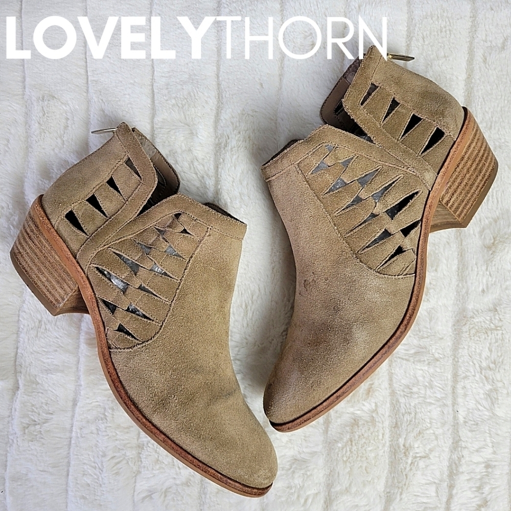 VINCE CAMUTO // peera genuine tan suede cut-out heeled ankle booties boots
